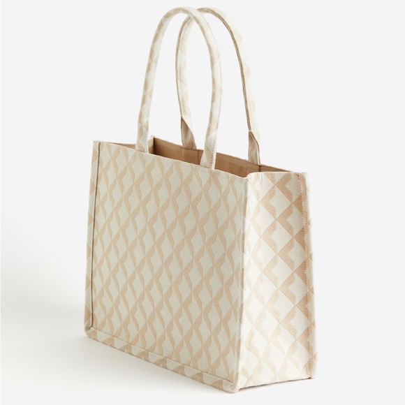 NEW H&M Jaquard Weave Shopper Tote Bag
HOST PICK - Picture 2 of 9